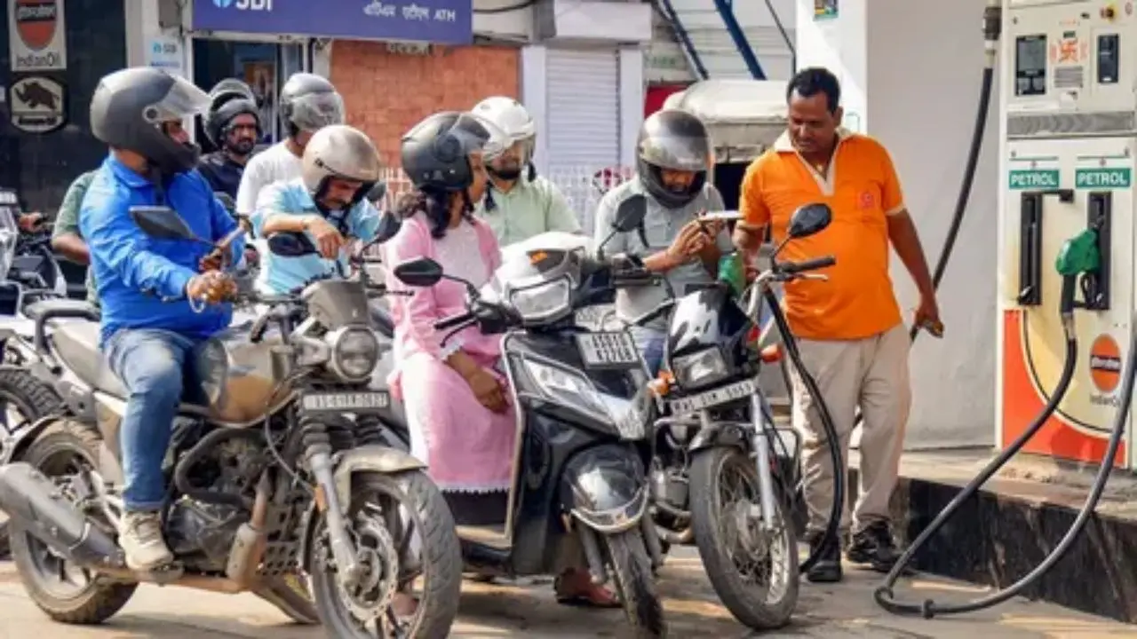 OMCs bear losses as India keeps fuel prices unchanged. Representational Image